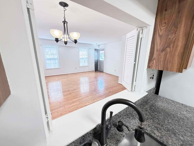 Building Photo - 2BR MORGANDALE CONDO AVAIL. IMMED!!