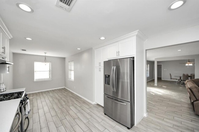 Building Photo - 2402 Bammel Timbers Ln