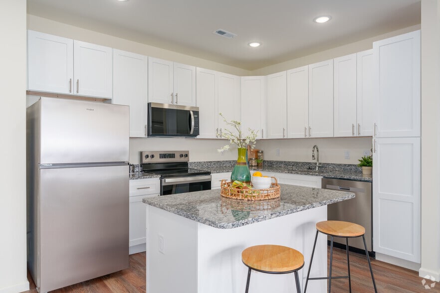 2BR, 2BA - 1,101SF - Kitchen - Thornwood Apartments