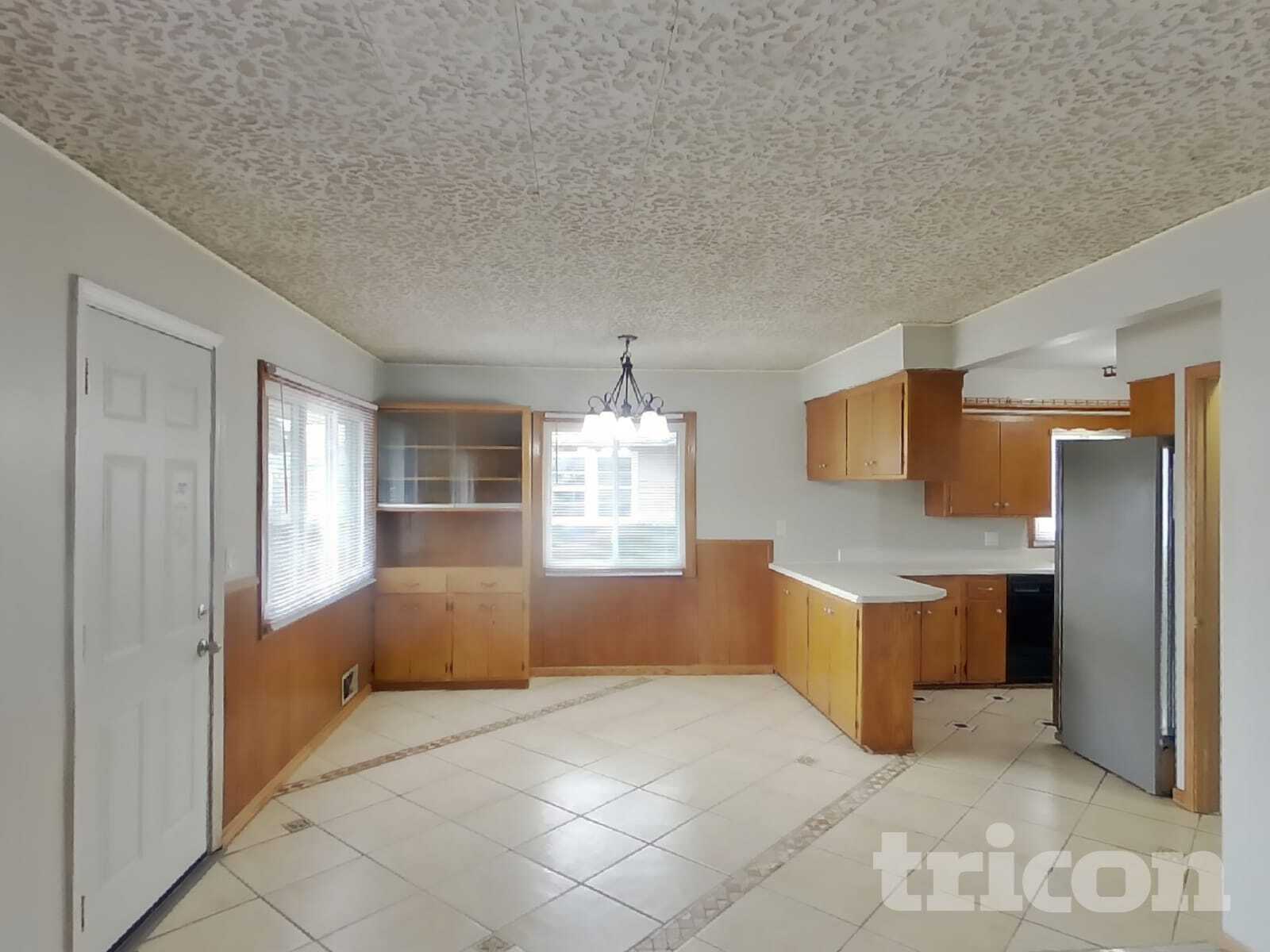 Building Photo - 1633 Sherwood Ave