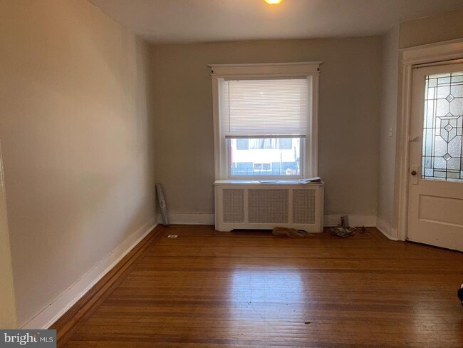 Building Photo - 267 S Hirst St