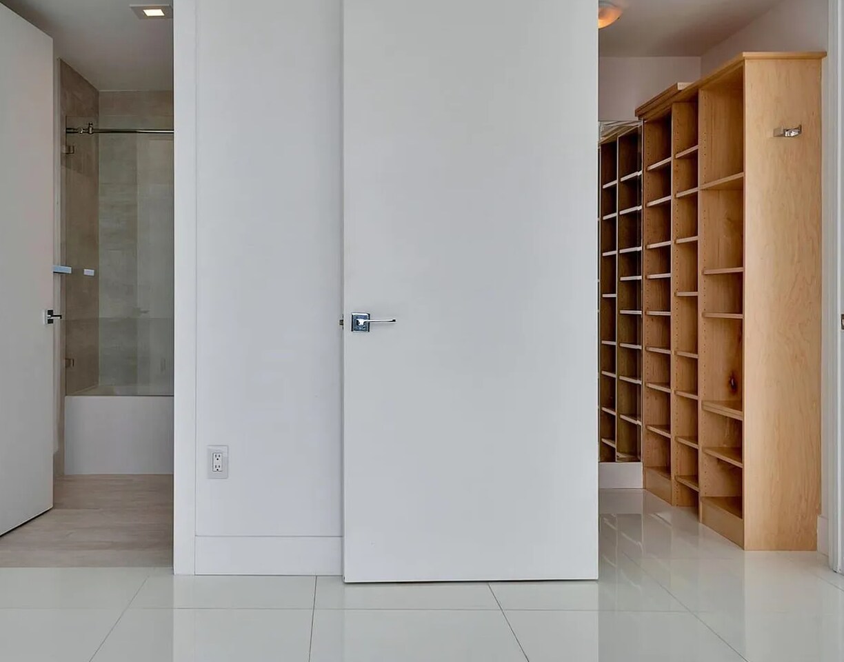 Building Photo - 1040 Biscayne Blvd