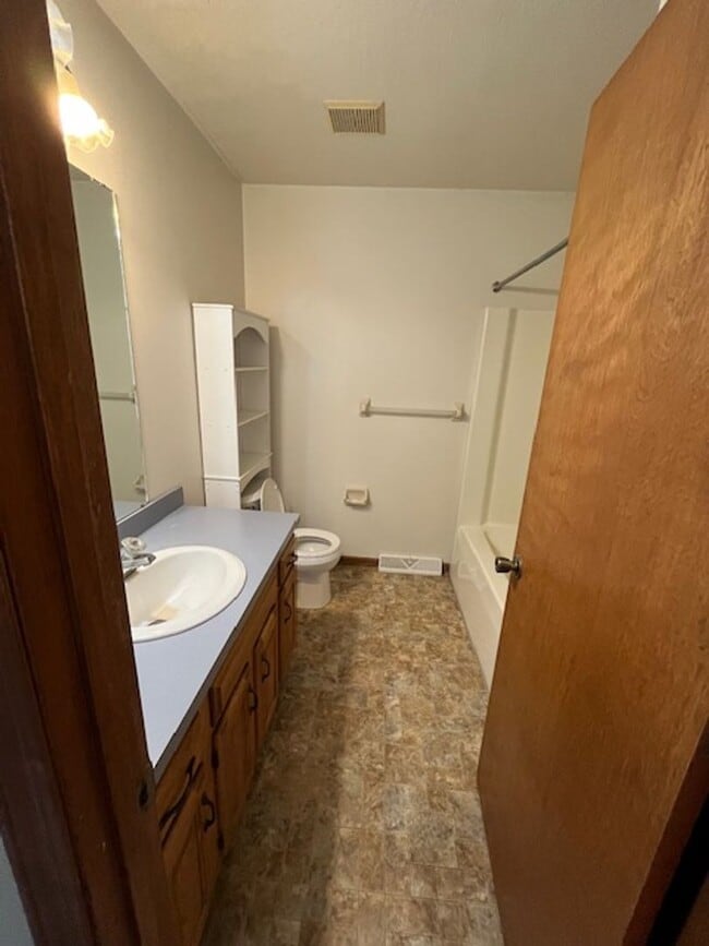 Building Photo - 466-468 S Kaser Dr
