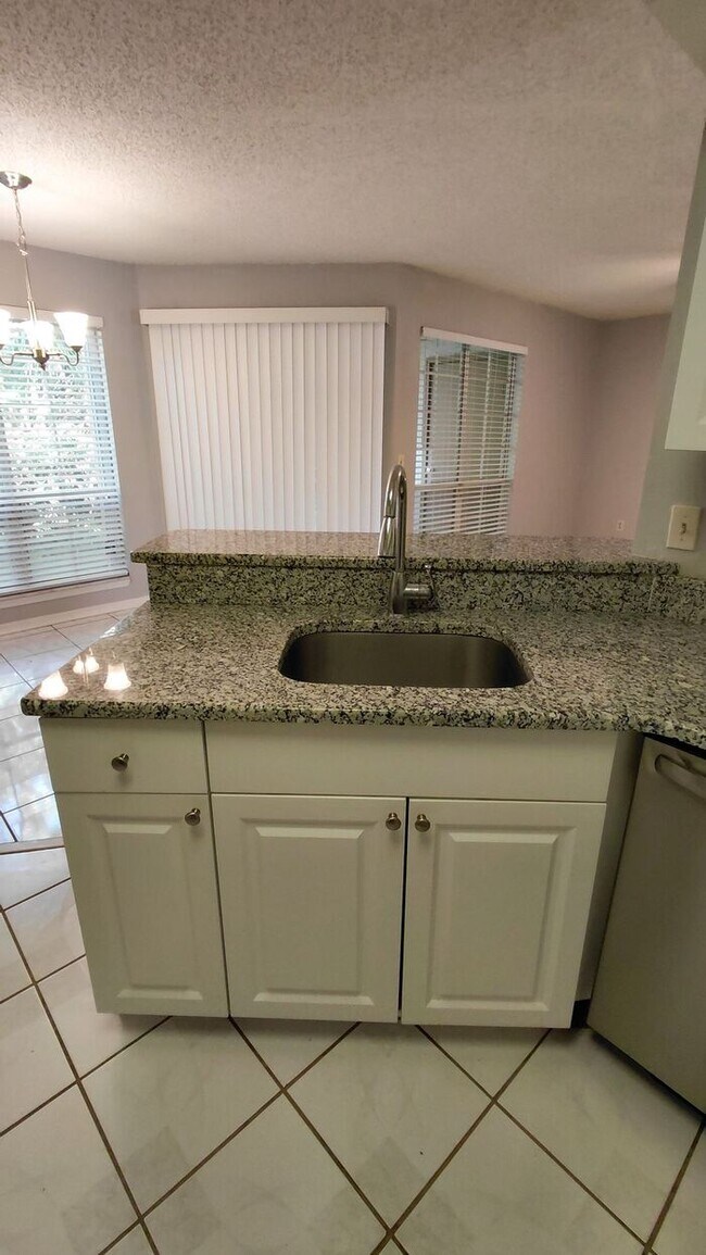 Building Photo - 4666 Pembrook Pl