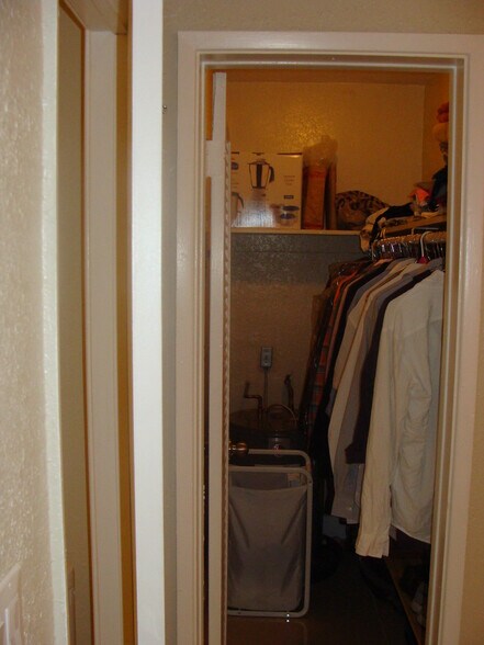 Building Photo - 1105 NE 15th St