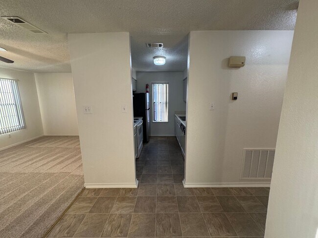 Building Photo - SE 4th St #103