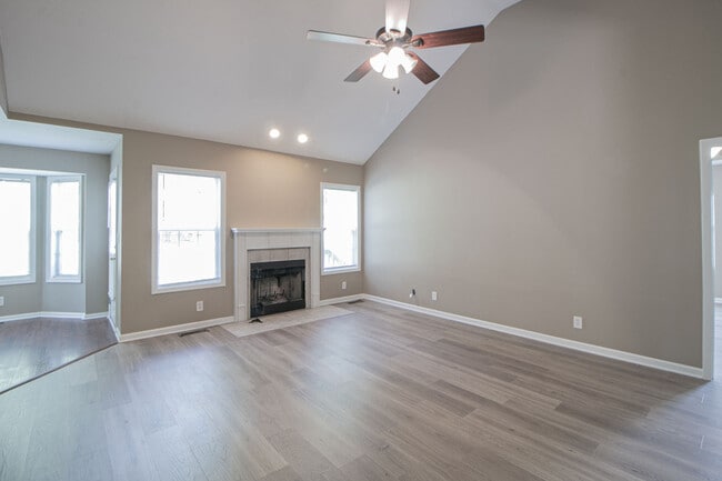 Building Photo - 2945 Core Dr