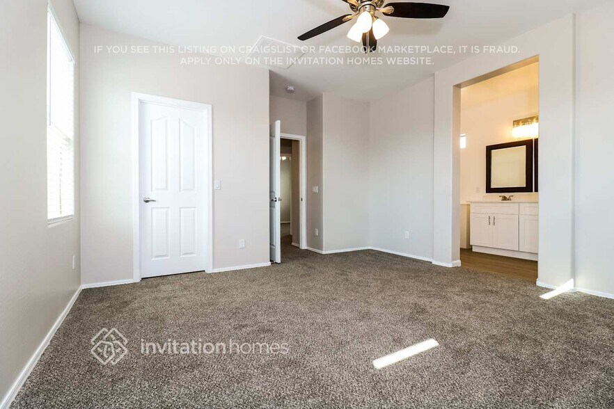 Building Photo - 8932 W Grovers Ave