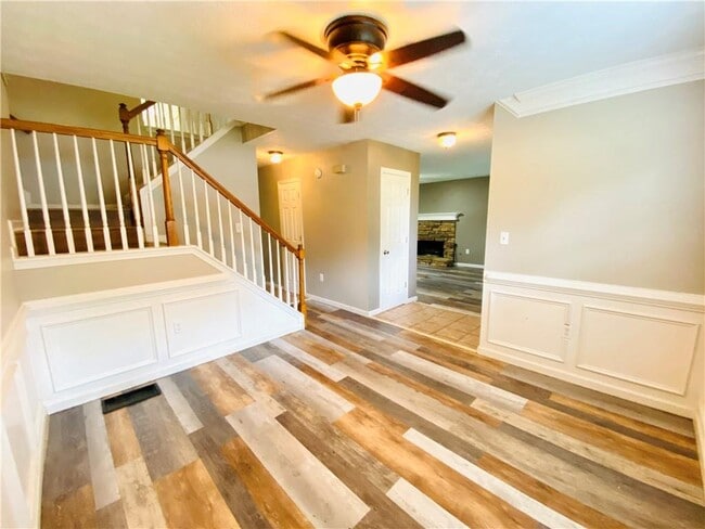 Building Photo - 4090 Riversong Dr NW