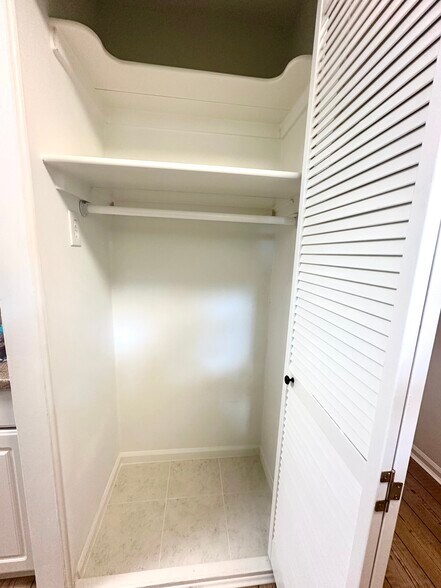 Building Photo - 7614 Pons Ln