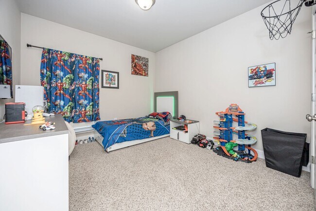 Building Photo - Beautiful 4 Bedroom 3 Bath Home!