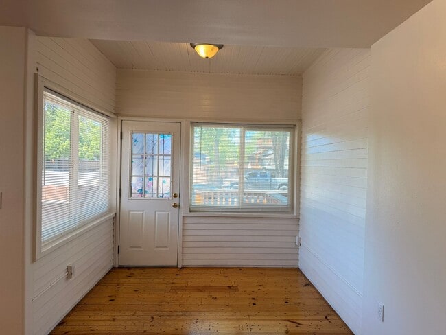 Building Photo - 424 N 9th St