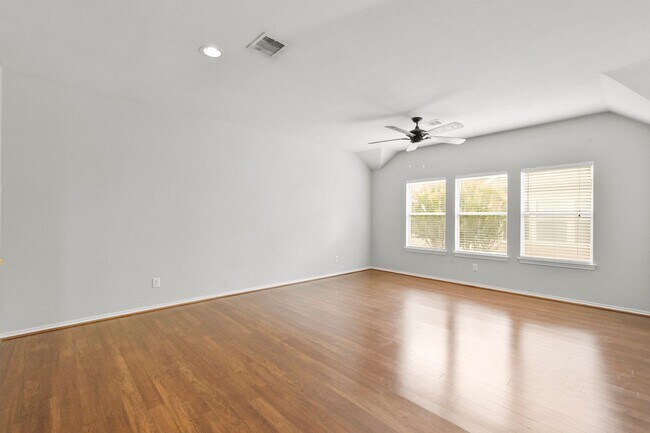 Building Photo - Stylish 2-Bed, 2-Bath Home with Unique Ups...