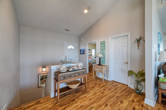 Building Photo - OFF-SEASON FURNISHED MONTHLY RENTAL
