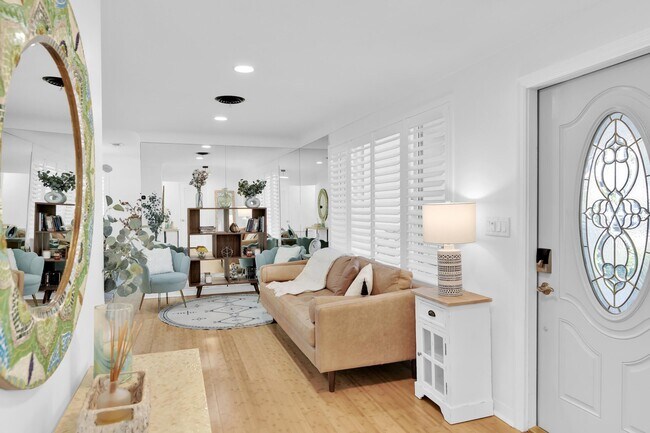 Building Photo - 798 E Boca Raton Rd