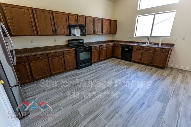 Building Photo - 2234 W Pima Ave