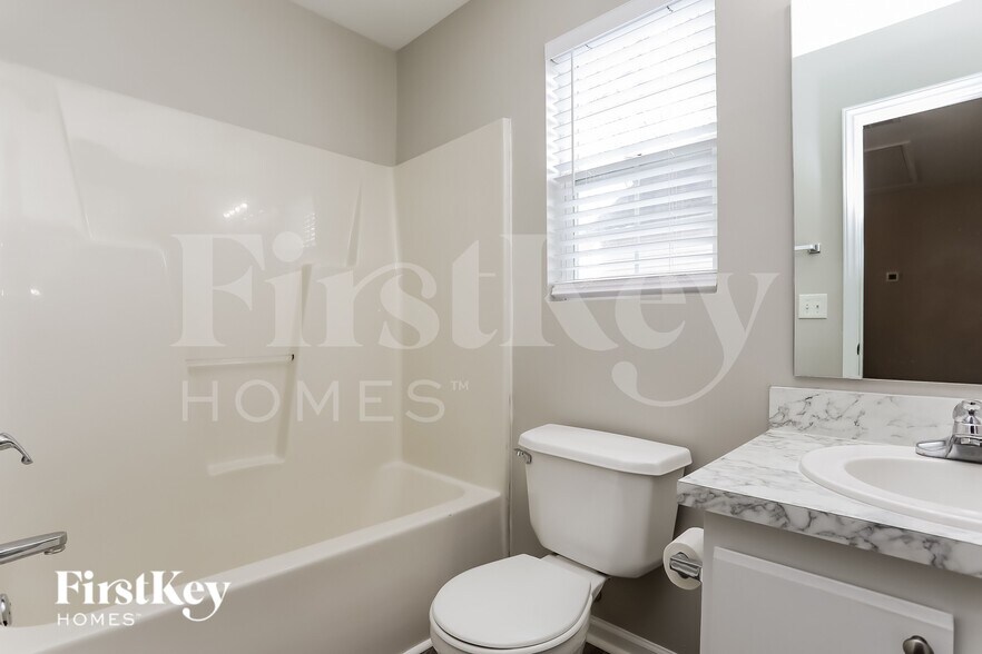 Building Photo - 708 Marjam Ln