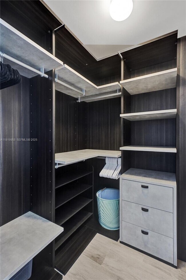 Building Photo - 121 NE 34th St