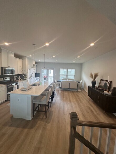 Building Photo - 213 Lyons Creek Dr