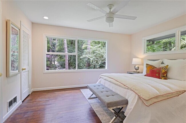 Building Photo - 2800 Mornington Dr NW