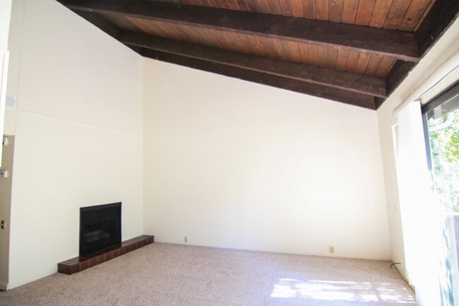 Building Photo - MOVE IN SPECIAL $300 OFF FIRST MONTHS RENT