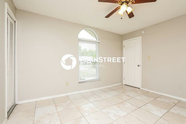 Building Photo - 4 Bedroom Pet-Friendly Home in Clermont, FL with Main Street Renewal