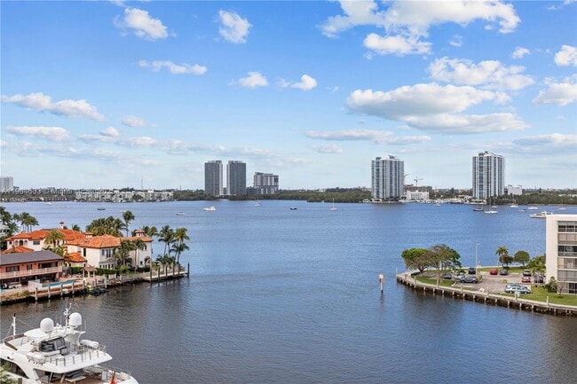 Building Photo - 1000 W Island Blvd