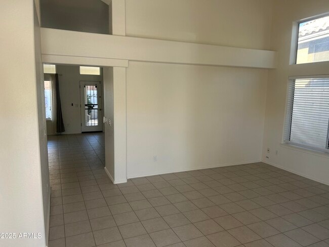 Building Photo - 1322 E Briarwood Terrace