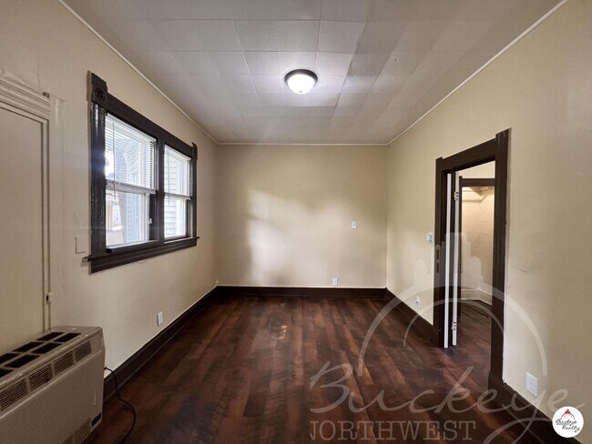 Building Photo - 601-603 Milton