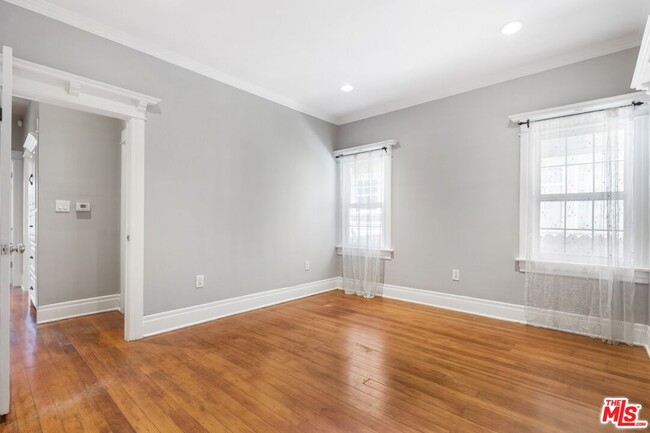 Building Photo - 2230 W 30th St