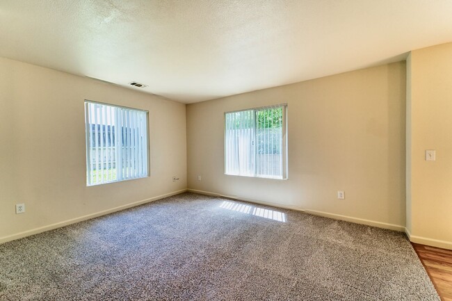 Building Photo - 0381