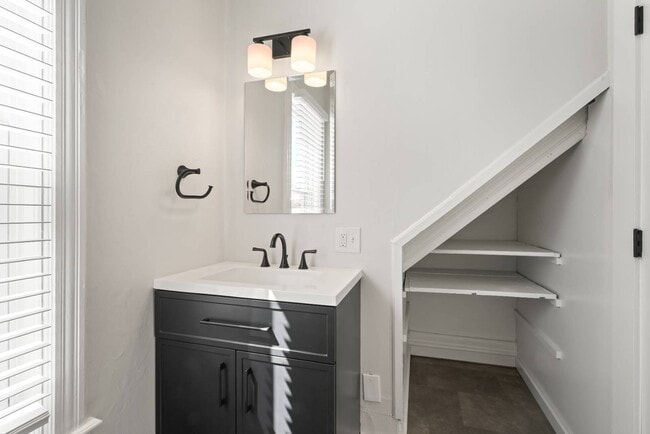 Building Photo - 35 Saratoga Ave