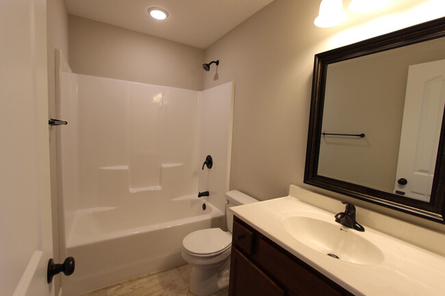 Building Photo - 721 Promenade Dr