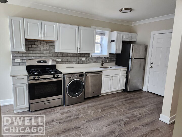 Primary Photo - 2125 W Giddings St
