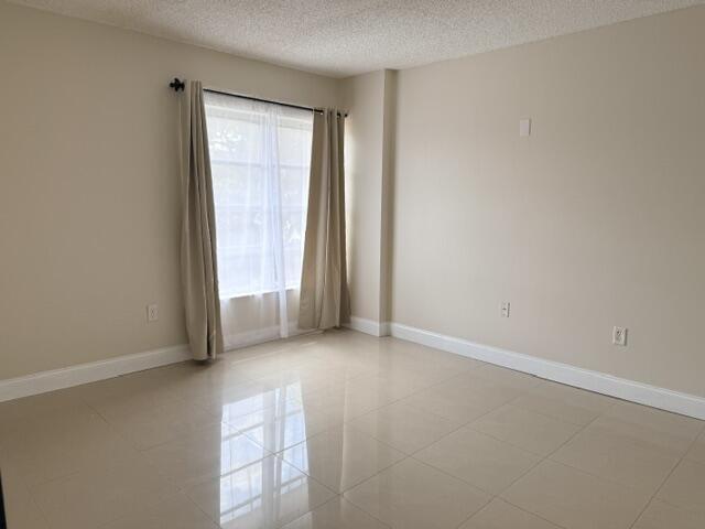 Building Photo - 4154 Inverrary Dr