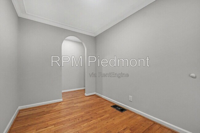 Building Photo - 1231 Stoneybrook Dr SE
