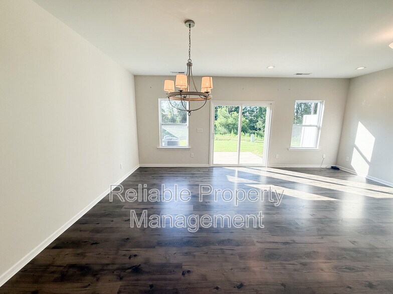 Building Photo - 140 Willow Green Dr
