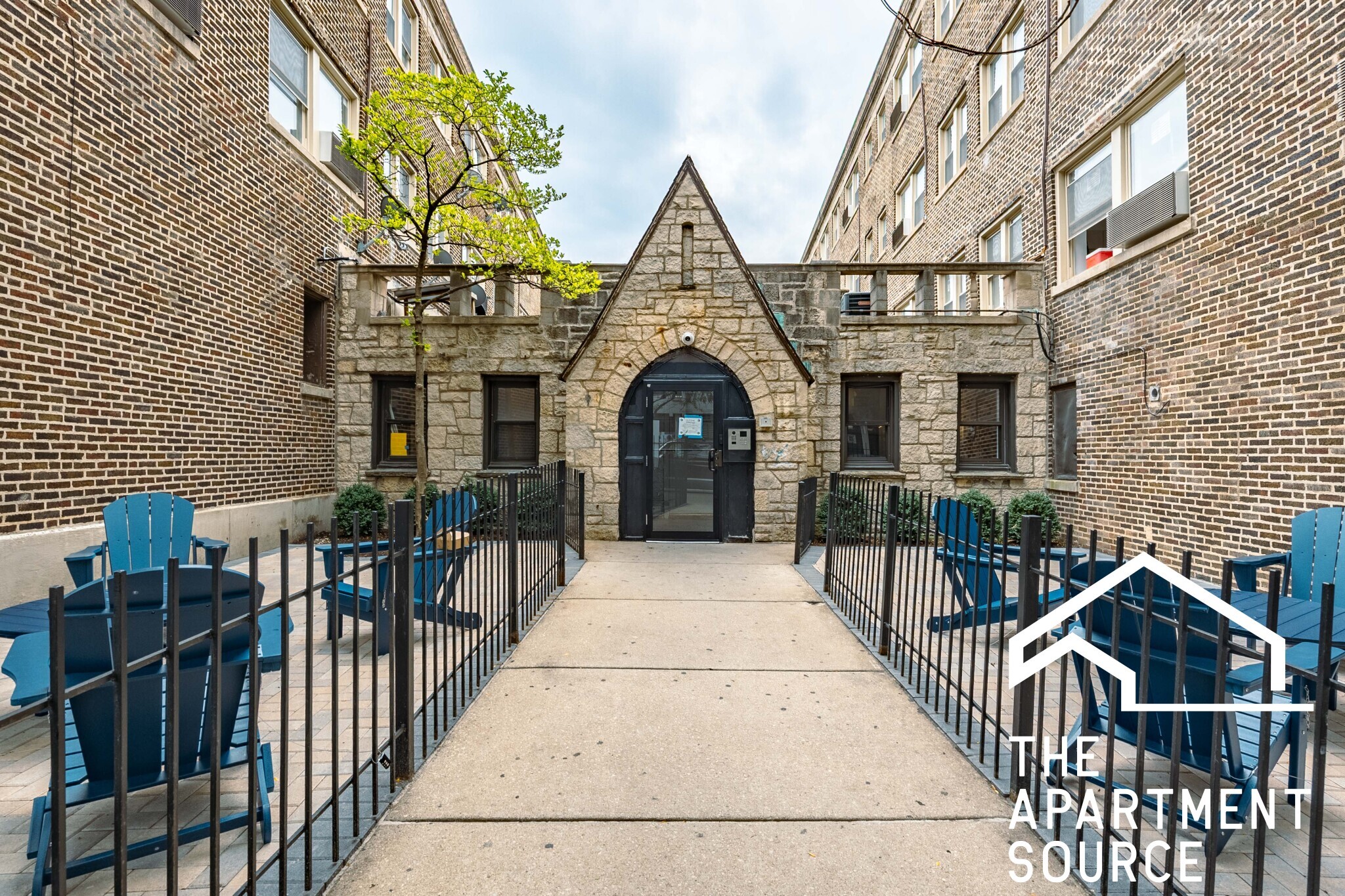 Building Photo - 1553 W Hollywood Ave