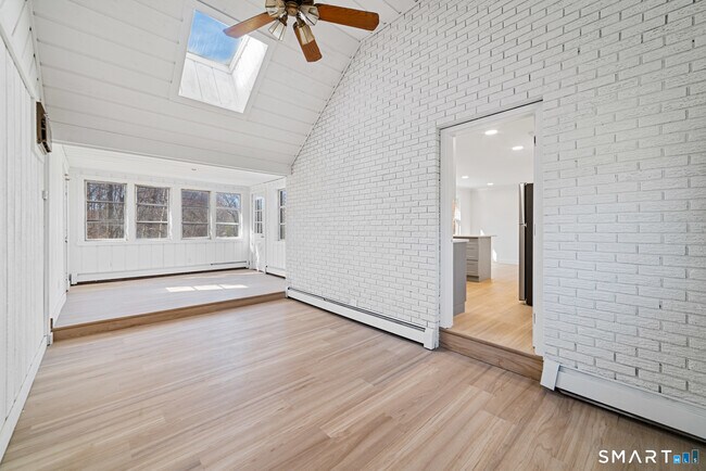 Building Photo - 141 Colony Ave