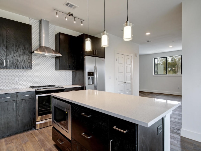 Building Photo - 1615 E 7th St