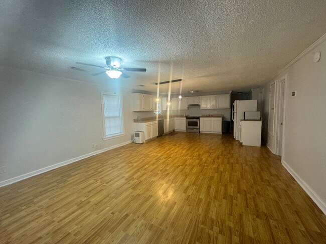 Building Photo - 5112 Kraft St