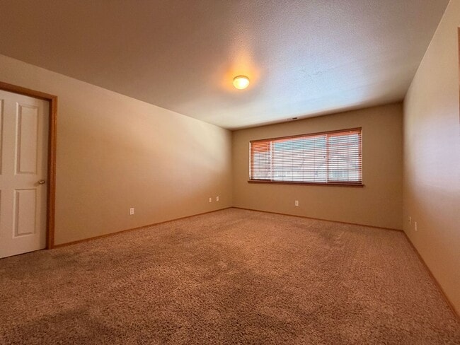 Building Photo - 2988 SW Indian Cir