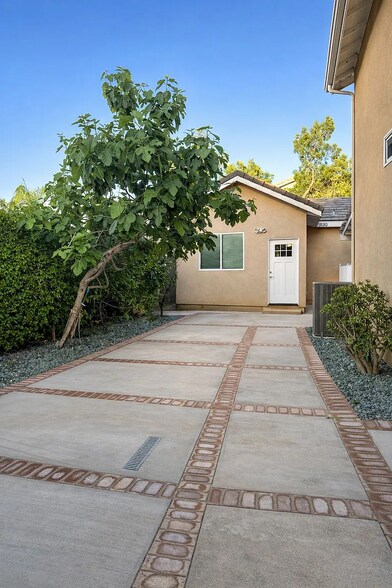 Building Photo - 9148 Columbus Ave