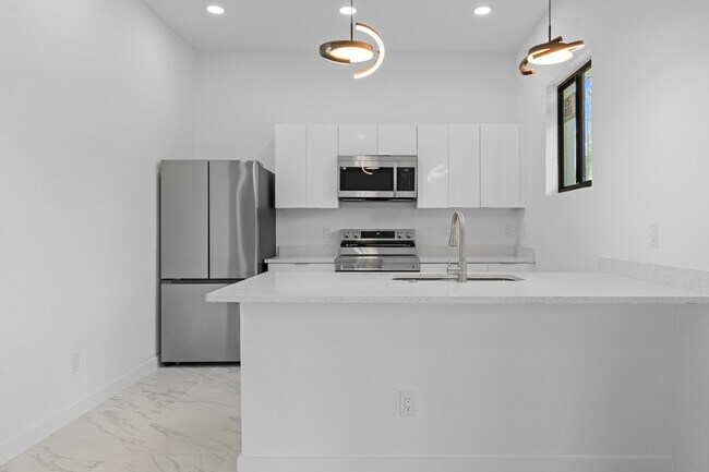 Building Photo - 710 Eisenhower Blvd