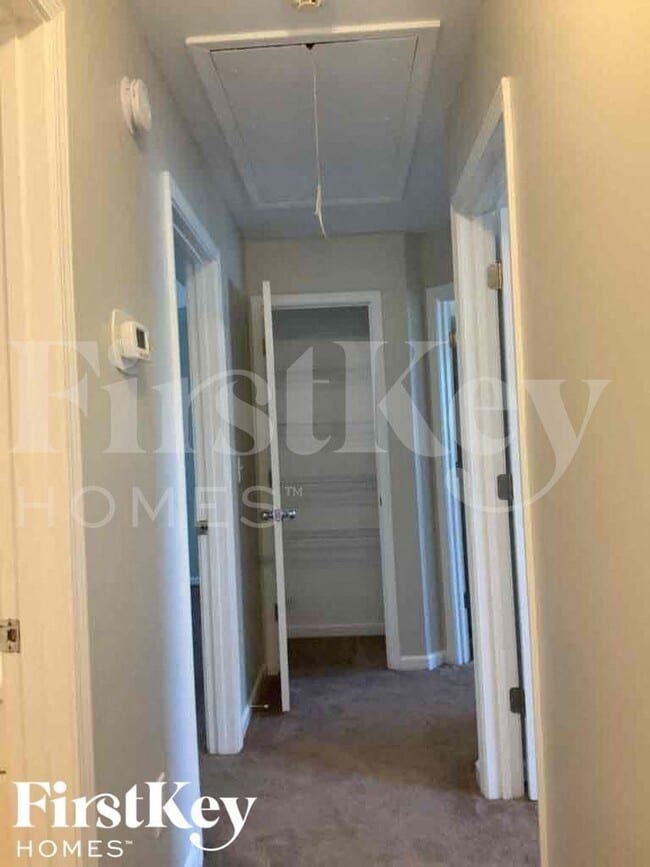 Building Photo - 1253 Waymar Ct SW