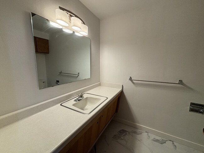 Building Photo - 3257 Halverson Ave