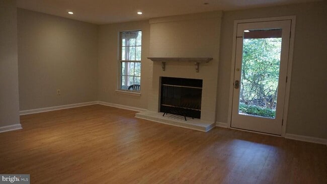 Building Photo - 6068 Laurel Wreath Way