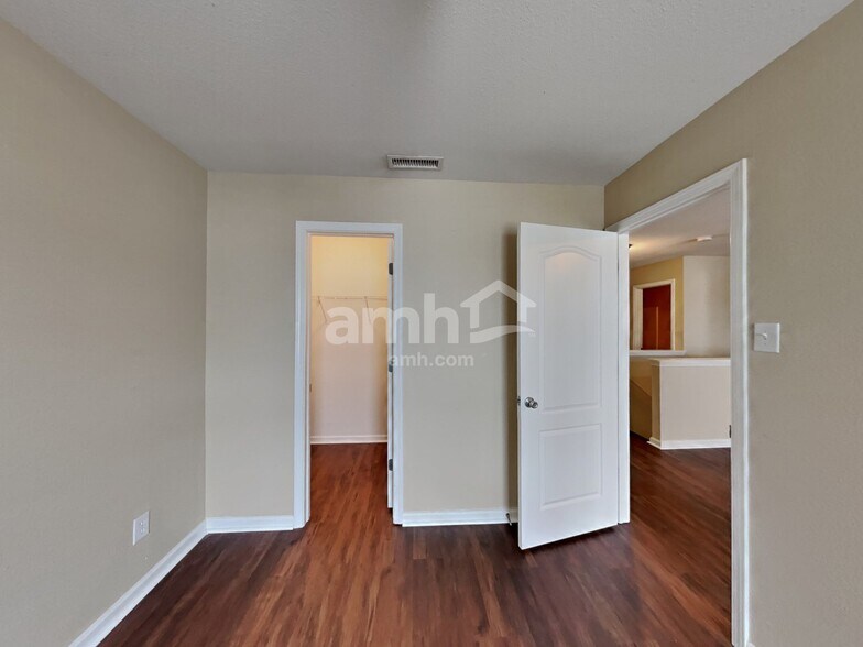 Building Photo - 1622 Carriage Cir