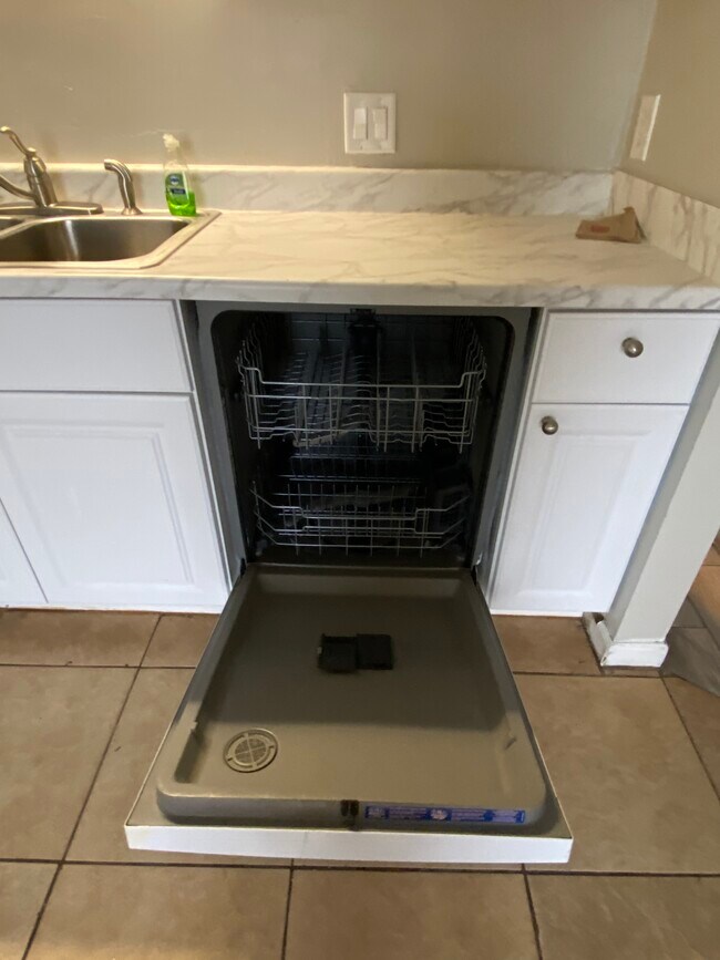 Building Photo - 1015 Kurze Ave