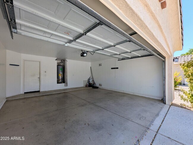 Building Photo - 13959 W Country Gables Dr